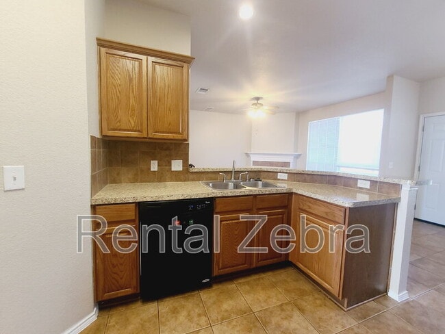 Foto del edificio - 8062 Raleigh Dr