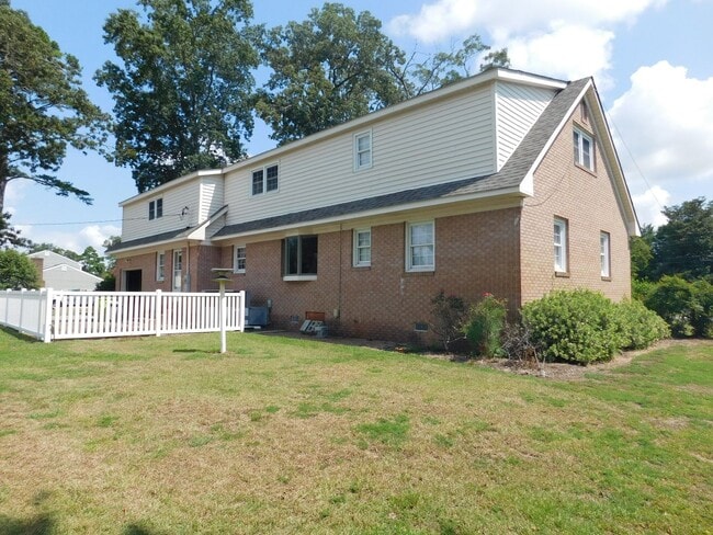 Foto del edificio - 509 W Wilson Creek Dr