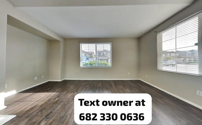 Building Photo - 1068 E Agate Ct