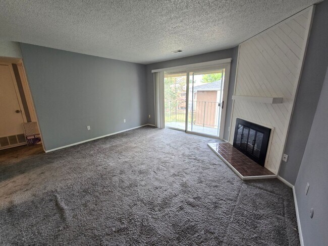 Building Photo - One Bedroom Condo