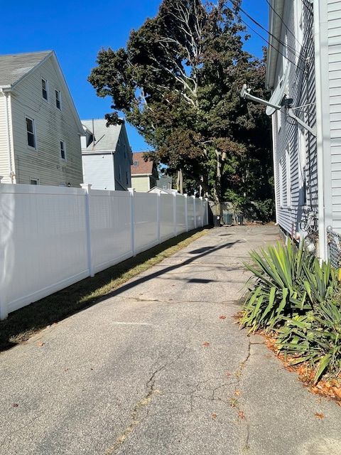 Entrada al área de estacionamiento - 32 Silver St