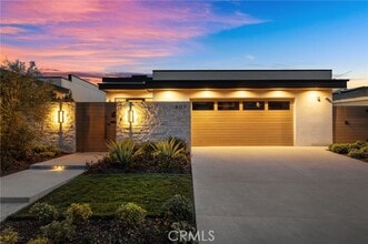 Building Photo - 807 N Paulina Ave