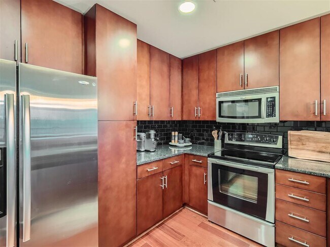 Building Photo - 360 Nueces St