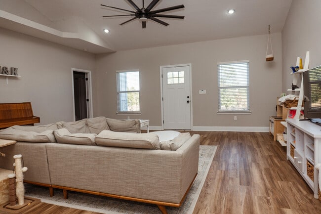 Foto del edificio - 2810 Pinnacle Point Dr