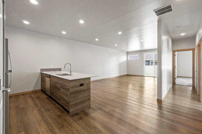 1366 Sq Ft - Maplewood Villas