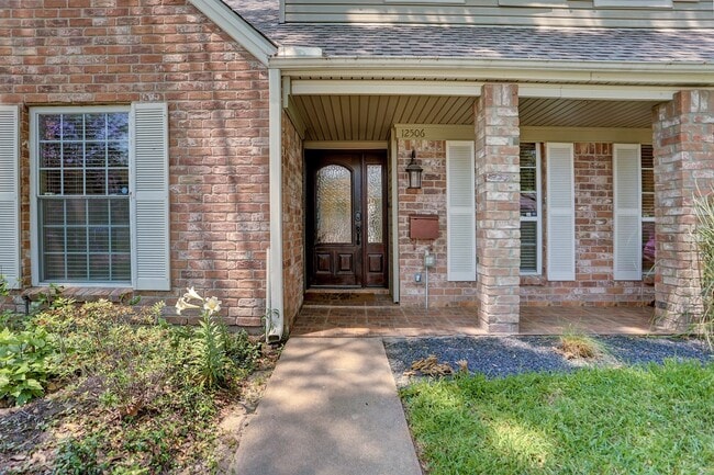 Building Photo - 12506 Kingsride Ln