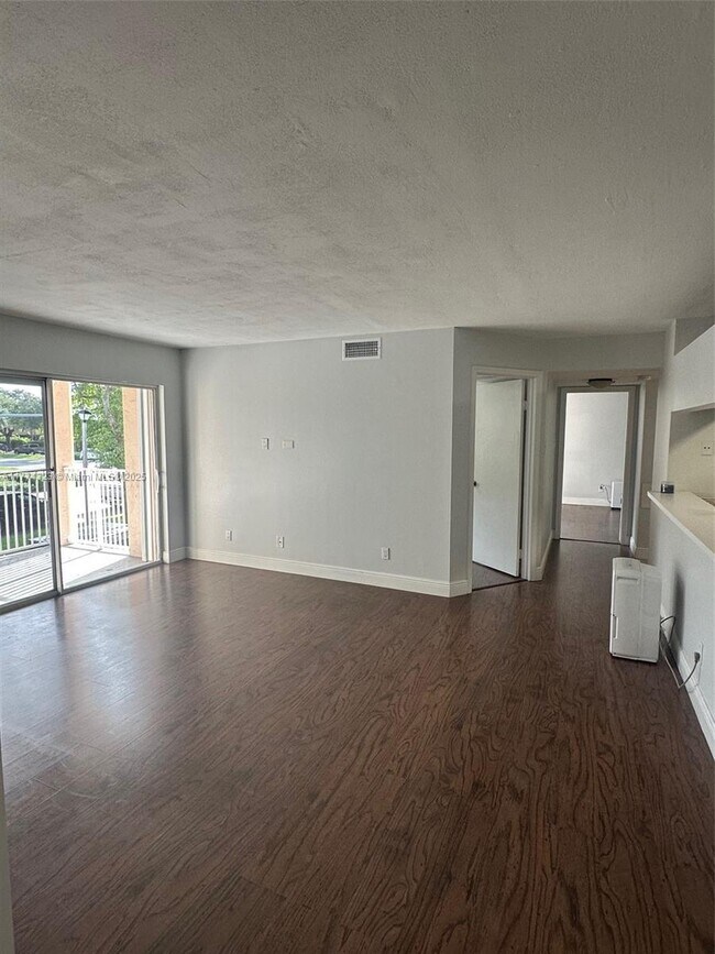 Building Photo - 10410 SW 157th Ct