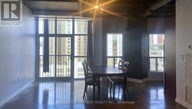 Building Photo - 66 Bay St S