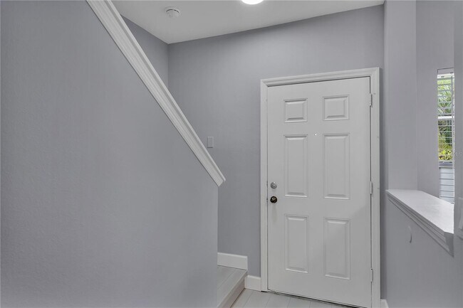 Building Photo - 715 Chelsea Dr
