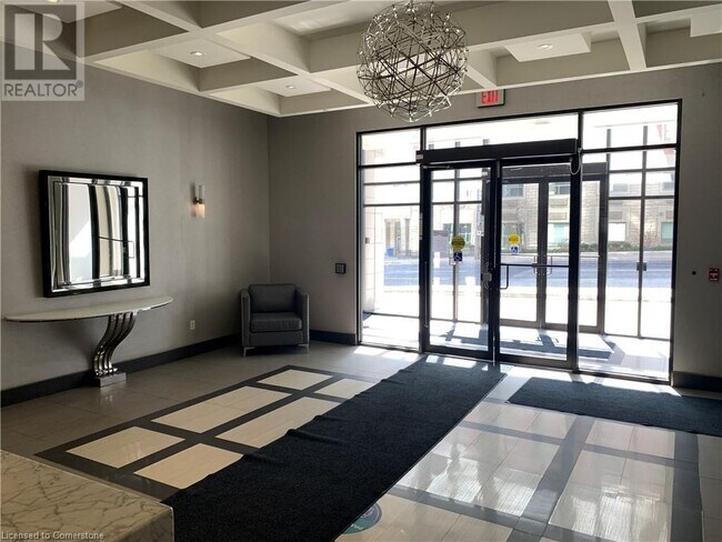 Photo du bâtiment - 150 Main St W