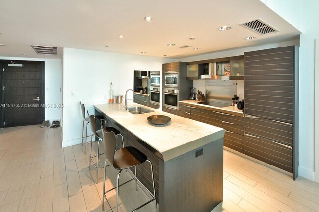 Foto del edificio - 200 Biscayne Boulevard Way