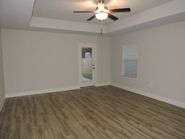 Building Photo - Almost New Home!