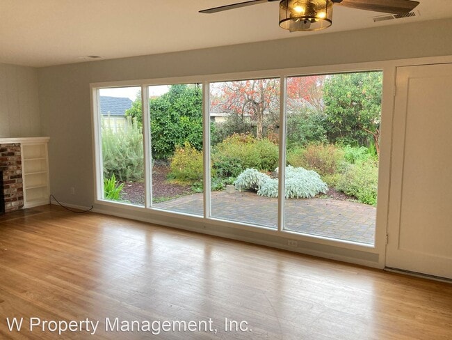 Building Photo - 3 br, 1 bath House - 3241 Montgomery Drive