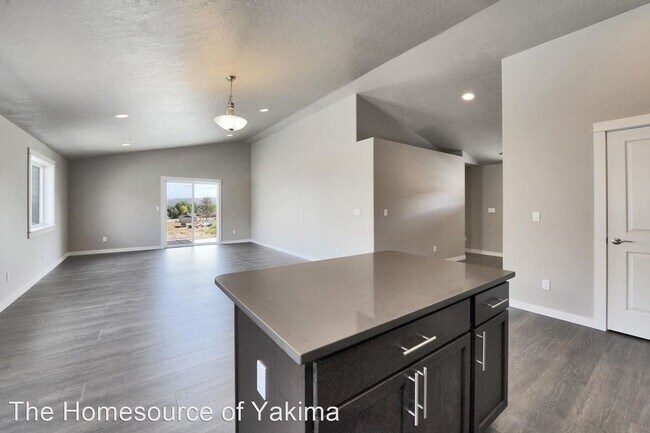 Foto del edificio - 3 br, 2 bath House - 2 S 12th St Loop