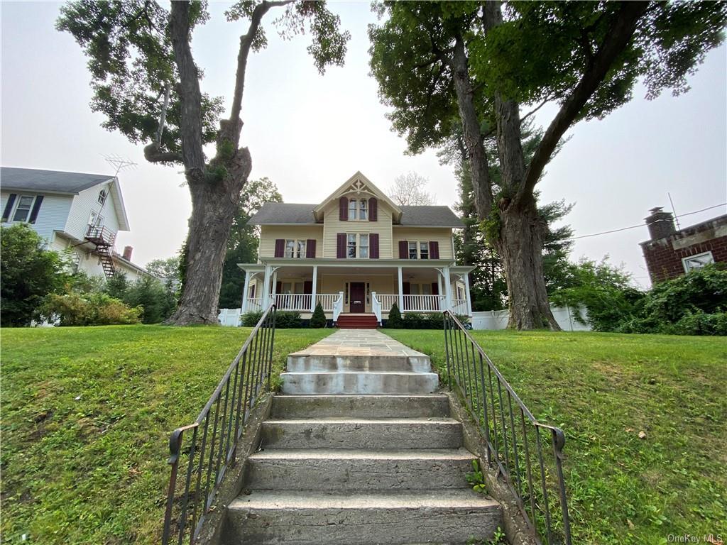 Primary Photo - 15 Memorial Ave