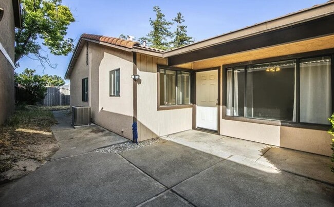 Building Photo - 2728 Almondwood Way