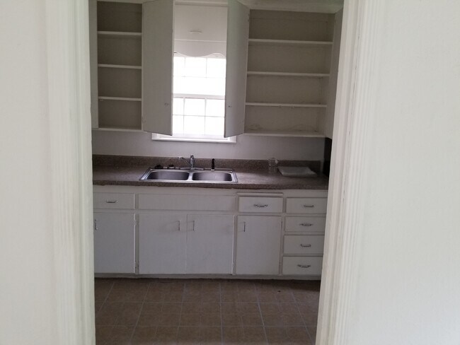 Kitchen - 737 SW 47th St