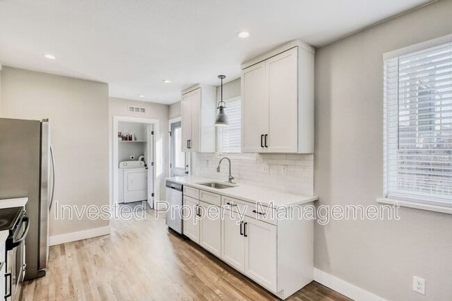 Building Photo - 3230 Elm St