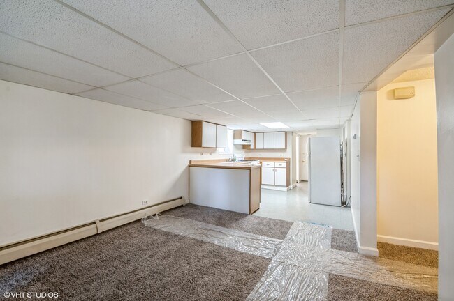 Building Photo - 5442 N Ludlam Ave