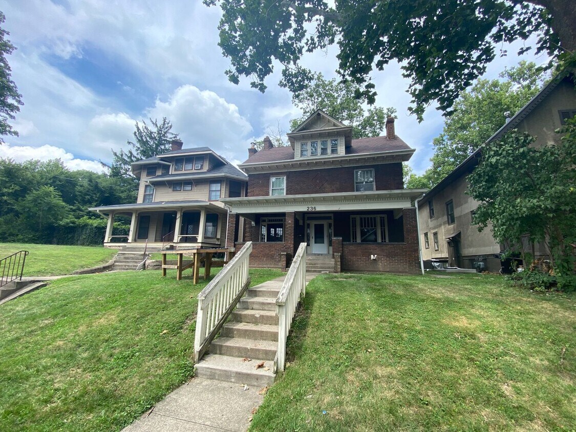 Primary Photo - 236 E 18th Ave