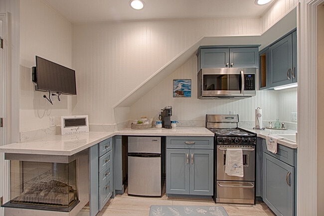 Kitchen - 307 Capitola Ave