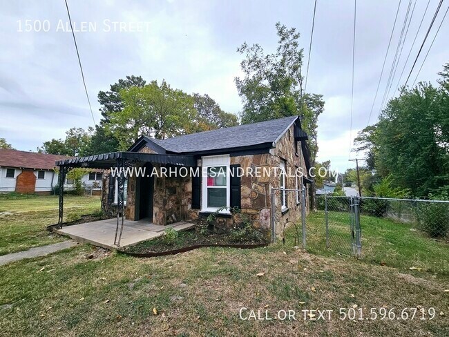 Building Photo - 1500 Allen Street | $1195 | 4 beds, 1 full...