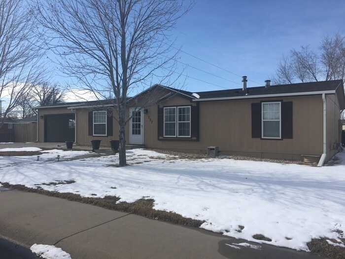 Primary Photo - Stunning Home in Greeley