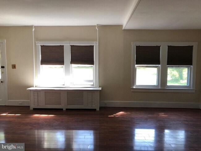 Building Photo - 803 Perkins Ln