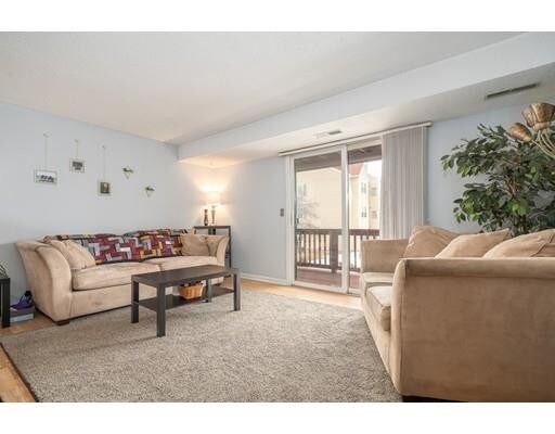 Foto del edificio - 78 Randolph Dr