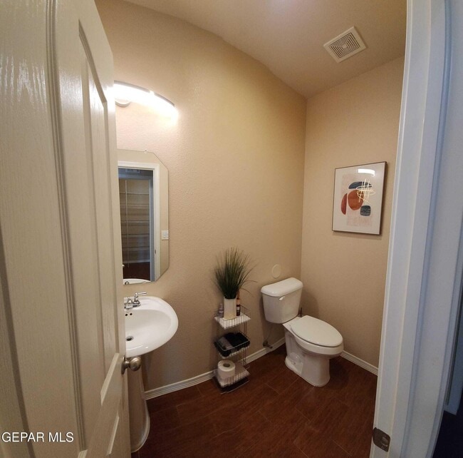 Building Photo - 7369 Dewberry Dr