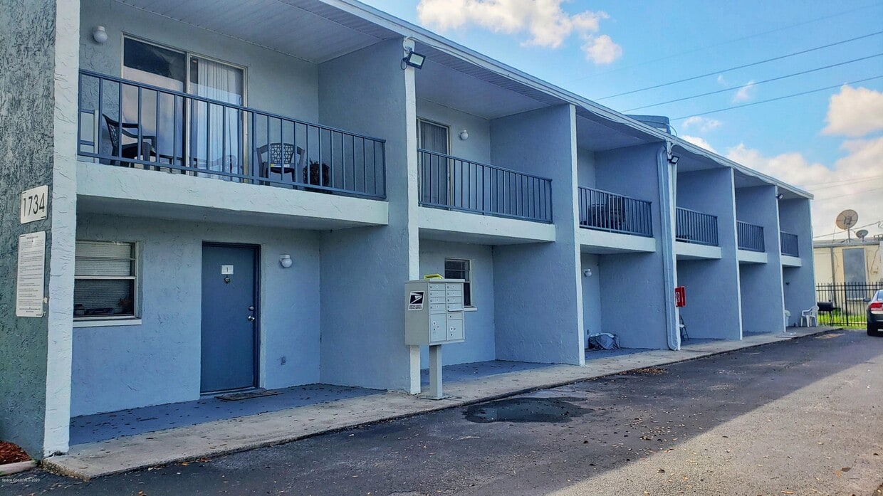 Primary Photo - 1734 Avocado Ave