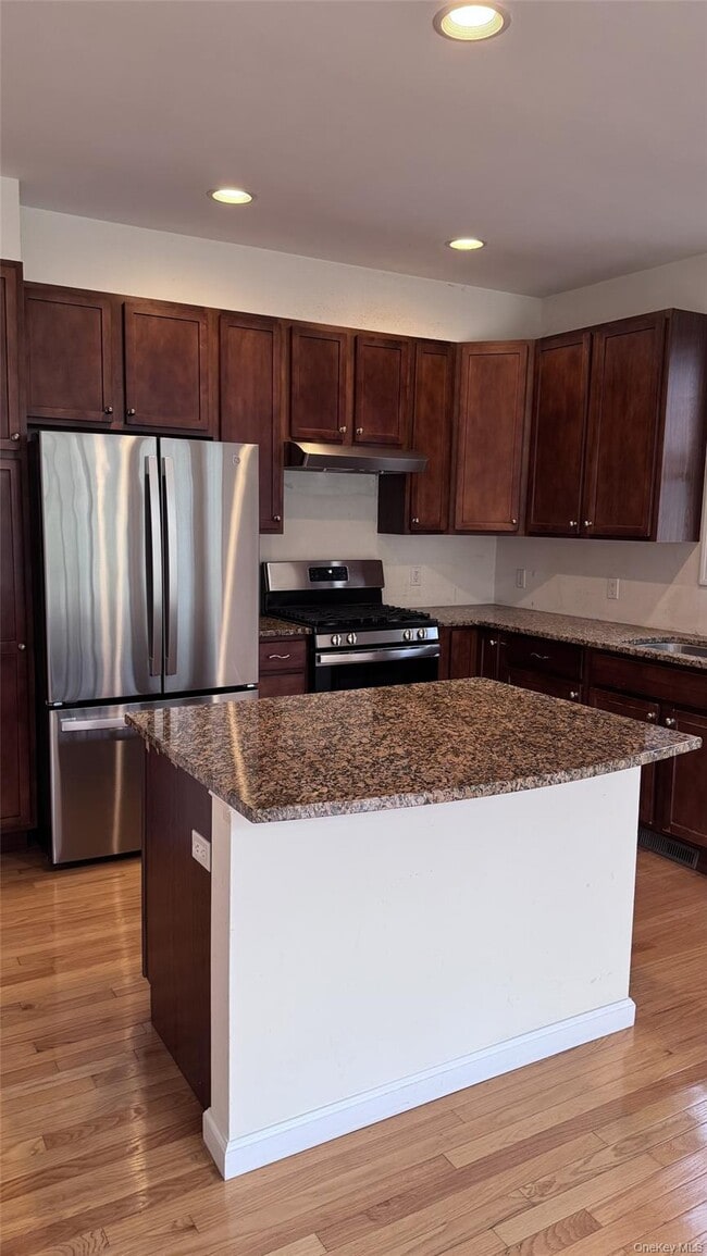 Foto del edificio - 245 Buttonwood Way