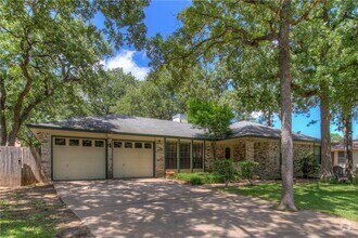 Building Photo - 307 Ridgewood Dr