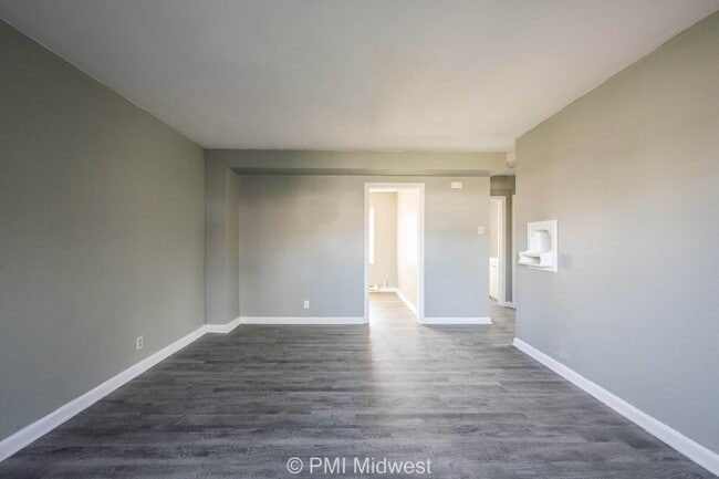 Building Photo - 3725 N Sherman Dr