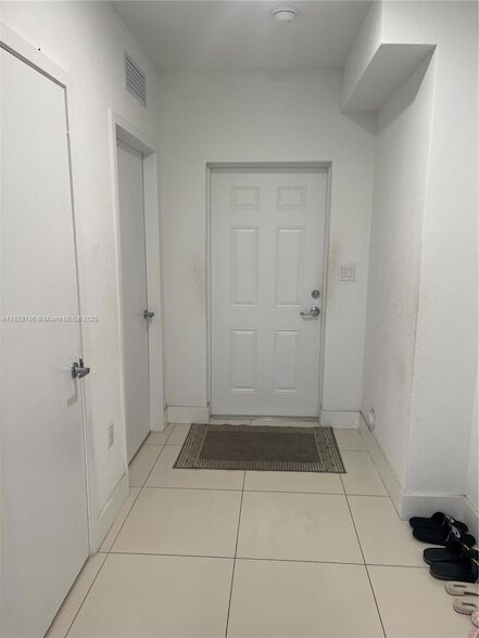 Building Photo - 254 NW 11th Ct