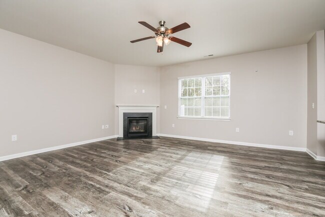 Building Photo - 6113 Watsonia Dr