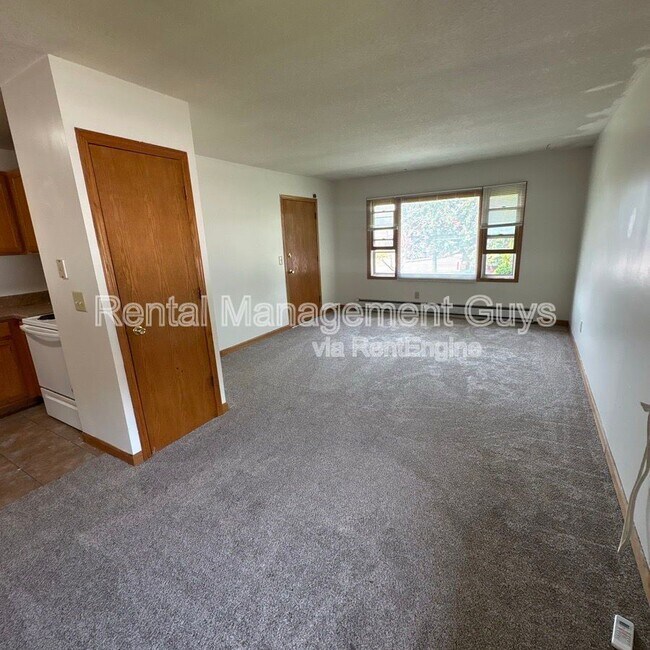 Foto del edificio - 4615 Tyler St NE