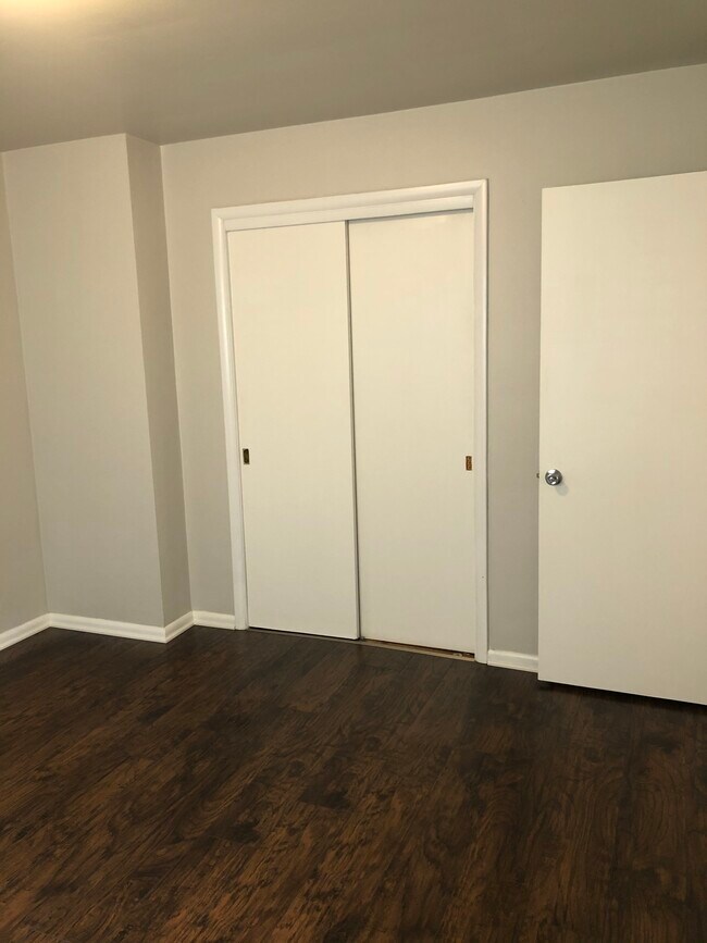 bedroom - 6027 W Keefe Ave Pkwy