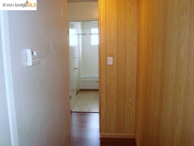 Building Photo - 2122 Peppertree Way