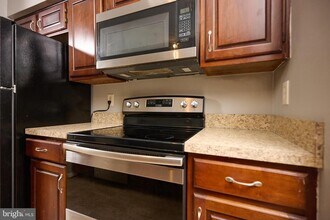 Building Photo - 1492 Greenbriar Cir