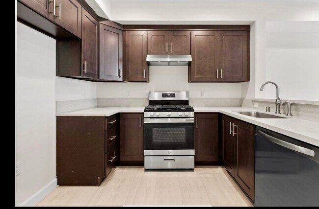 Foto del edificio - 5222 Vantage Ave