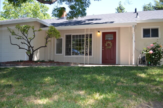 Building Photo - 2355 Geraldine Dr