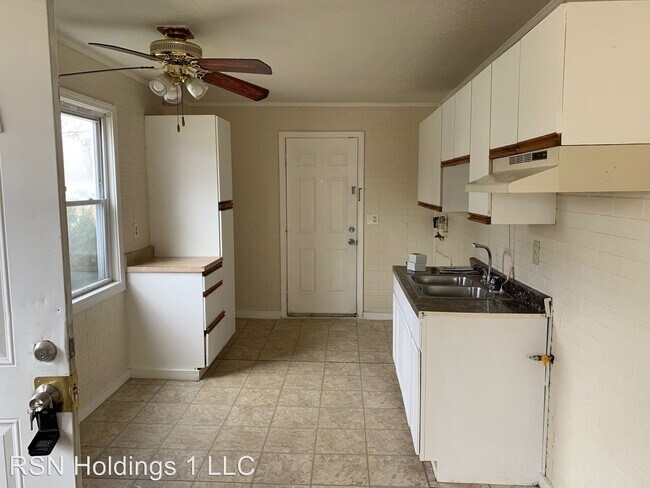 Building Photo - 2 br, 1 bath House - 4329 E 142ND ST