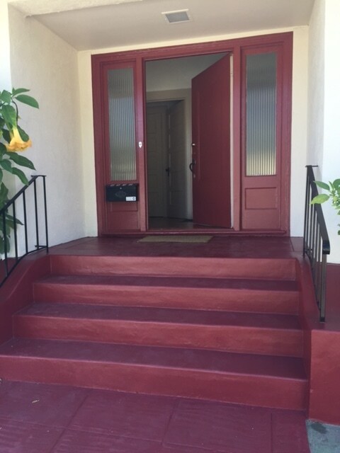 Foto del edificio - 4512 Lawton Ave