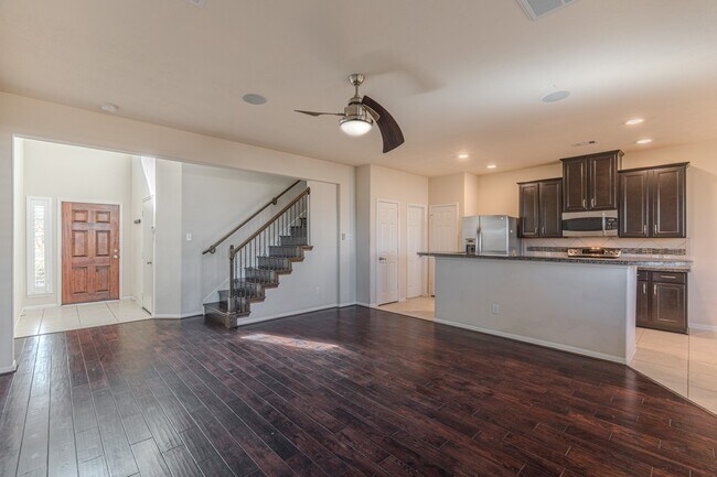 Building Photo - 14310 Silver Hollow Ln