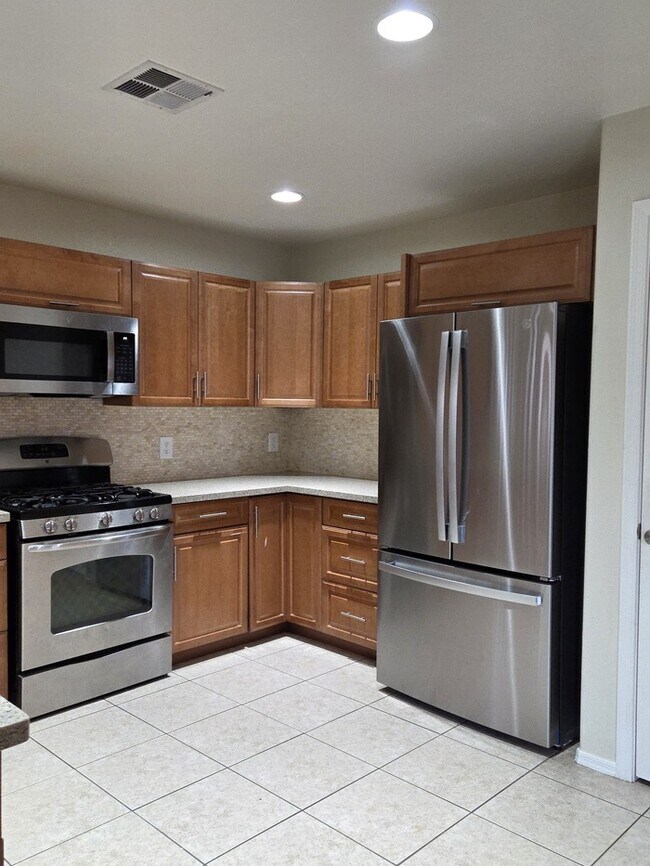 Foto del edificio - Stunning 4-bedroom 2-bathroom home