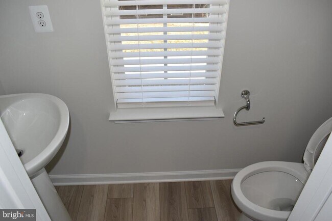 Building Photo - 224 Swan Fld Ave