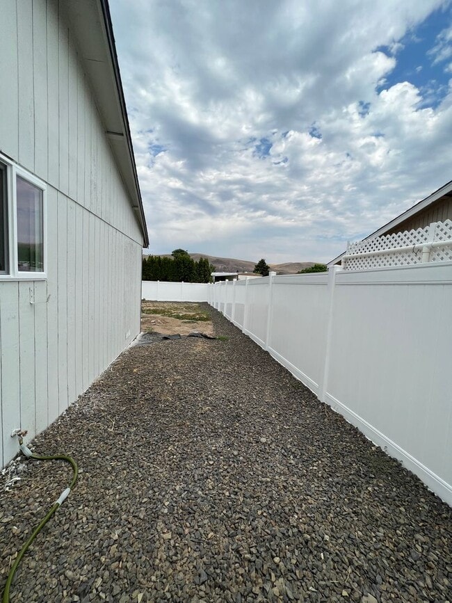 Building Photo - c3307