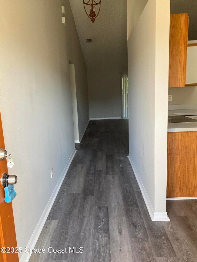 Foto del edificio - 570 Nackman Rd NW