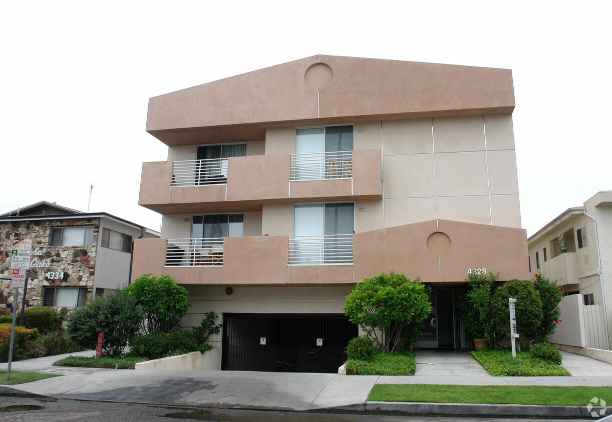 Building Photo - 4324-4328 Mammoth Ave